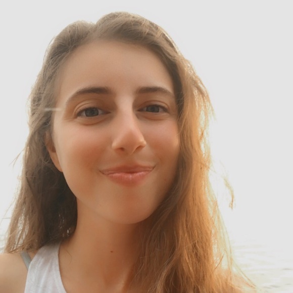 Meet your Posher, Claudia - Picture 1 of 1